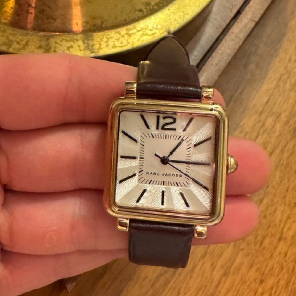 Marc Jacobs Quartz Leather 30mm Dress Watch